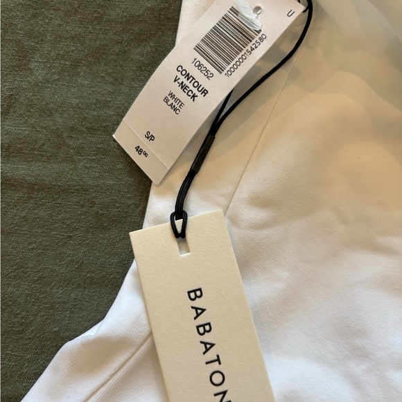 Aritzia Contour V-neck Bodysuit in White - Picture 6 of 6